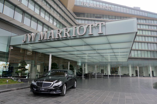 JW Marriott Hà Nội, Mercedes-Benz E Class, Khách sạn JW Marriott