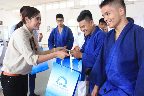 Seagames 28, Đại sứ đồng hành cùng Seagames 28, Phương Thanh, Á hậu Tú anh