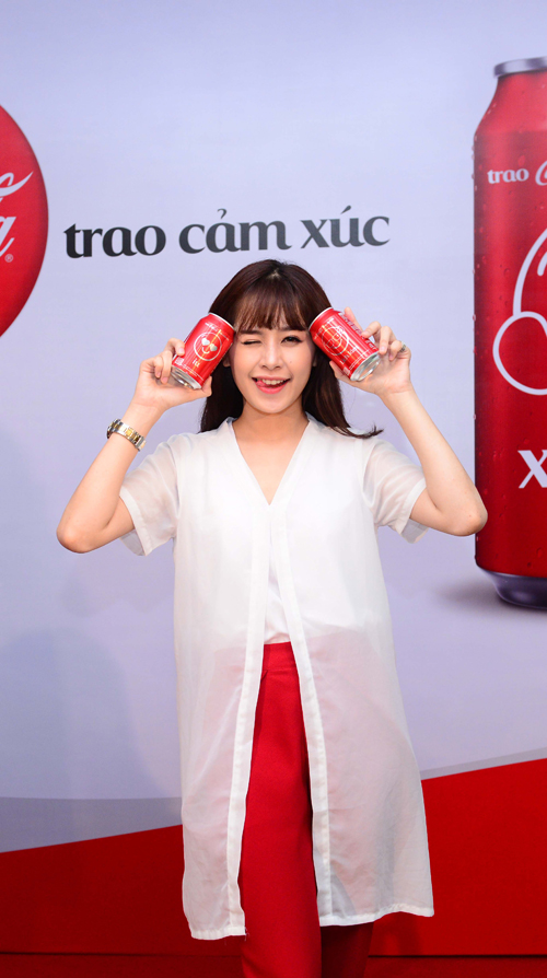 Tiến Đạt, Hari Won, Chi Pu, Coca-cola, Sao việt bày tỏ cảm xúc