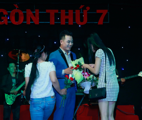 Khang Chấn Thi, Ca sĩ Khang Chấn Thi, Sao Việt