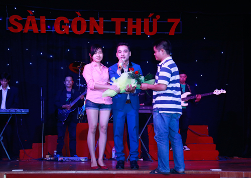 Khang Chấn Thi, Ca sĩ Khang Chấn Thi, Sao Việt