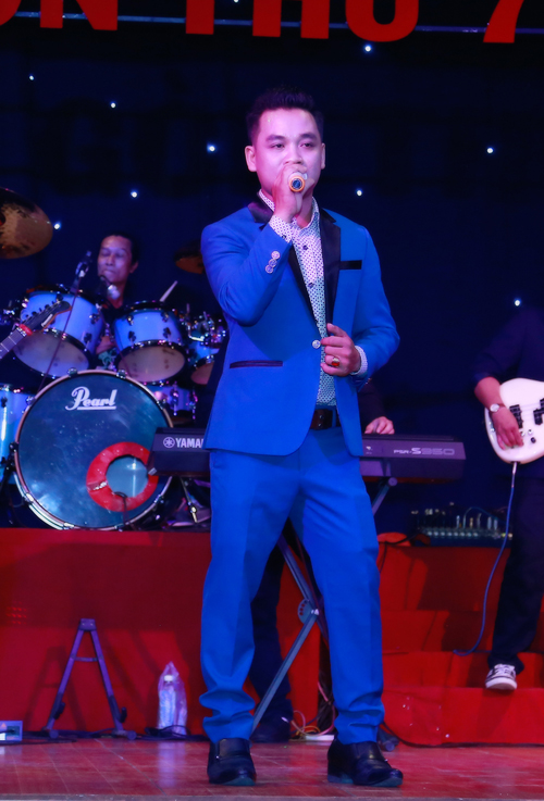 Khang Chấn Thi, Ca sĩ Khang Chấn Thi, Sao Việt