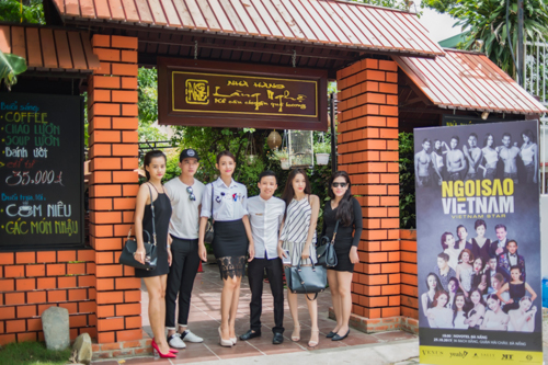Nhà hàng Làng Nghệ, Khắc Tiệp, Ngọc Trinh, Sao việt
