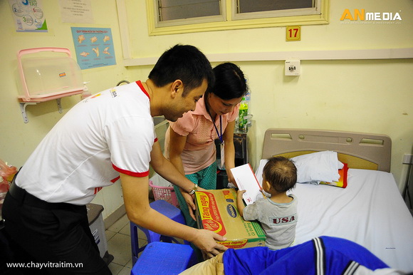 Công ty Tâm Hiếu, Bệnh nhi tại Bệnh viện Tim Hà Nội, Trao quà cho các bệnh nhi tại Bệnh viện Tim Hà Nội, Chạy vì trái tim 2015