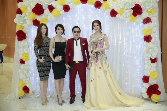 Bầu Hòa, Sao Việt, NTK Minh Hùng