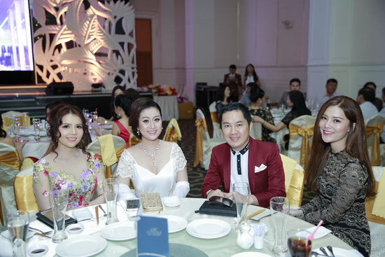 Bầu Hòa, Sao Việt, NTK Minh Hùng