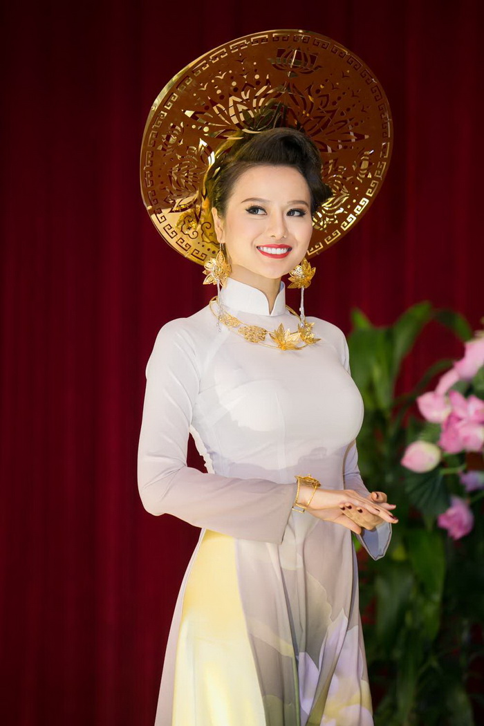 Á hậu Lâm Thùy Anh, NTK Đỗ Vân Trí, Sao Việt