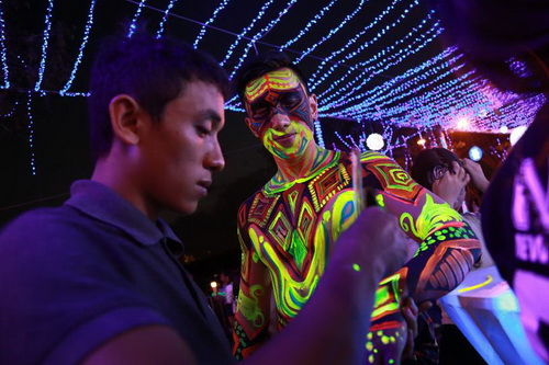 Countdown Party 2016 , Sơn Tùng M-TP, body painting ánh sáng