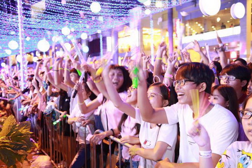 Countdown Party 2016 , Sơn Tùng M-TP, body painting ánh sáng