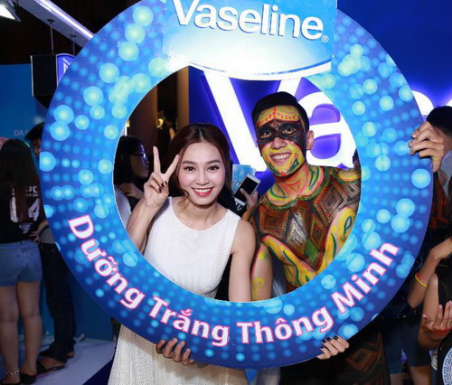 Countdown Party 2016 , Sơn Tùng M-TP, body painting ánh sáng