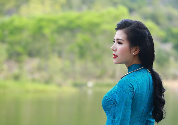 Người đẹp nhã uyên,mc nhã uyên,nhã uyên rẻ hướng làm mc