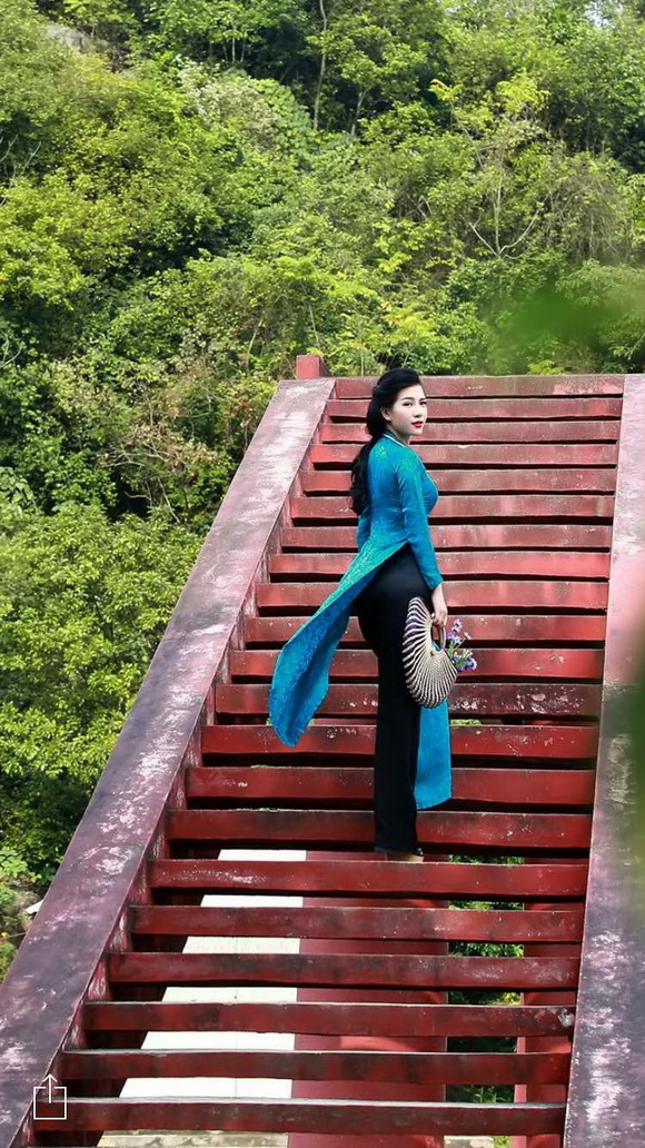 Người đẹp nhã uyên,mc nhã uyên,nhã uyên rẻ hướng làm mc