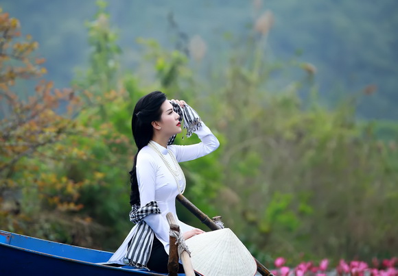 Người đẹp nhã uyên,mc nhã uyên,nhã uyên rẻ hướng làm mc