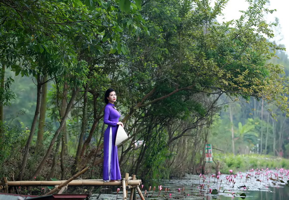 Người đẹp nhã uyên,mc nhã uyên,nhã uyên rẻ hướng làm mc