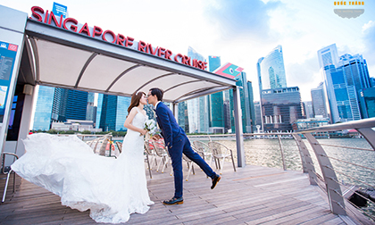 Cặp đôi ở Bình Phước chịu chơi sang tận Singapore để chụp ảnh cưới