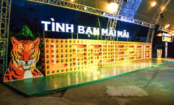 Bia Larue, Lễ hội ánh sáng, Tết Bính Thân 2016