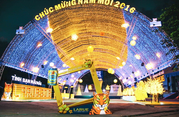 Bia Larue, Lễ hội ánh sáng, Tết Bính Thân 2016