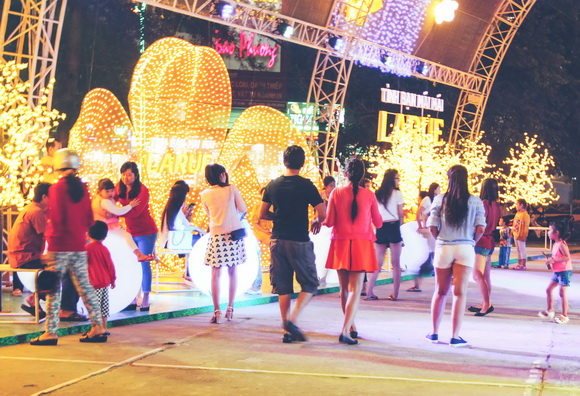 Bia Larue, Lễ hội ánh sáng, Tết Bính Thân 2016