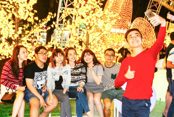 Bia Larue, Lễ hội ánh sáng, Tết Bính Thân 2016