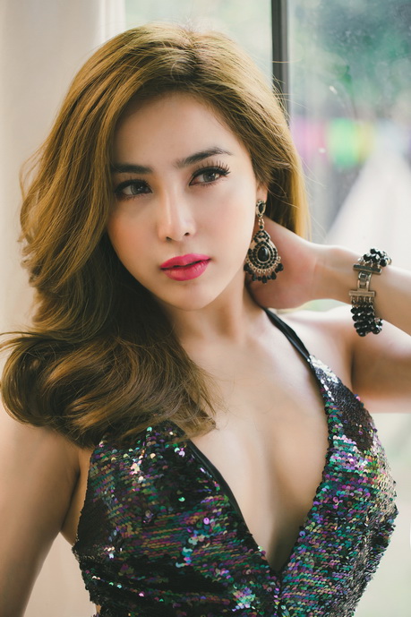 Mai Diệu Linh, Hồ Ngọc Hà, Sao Việt