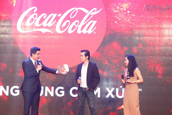 Coca-Cola, Dương Khắc Linh, Trúc Nhân