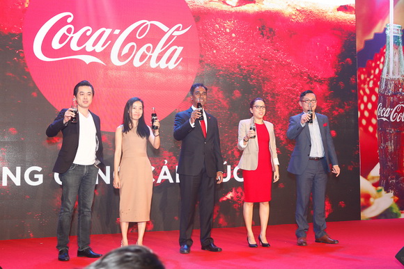 Coca-Cola, Dương Khắc Linh, Trúc Nhân