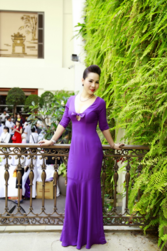 Doanh nhân Kim Chi, Lan Khuê, Sao Việt
