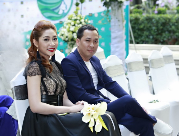 Nhà báo và nghệ sĩ Việt, Đẹp và Tài Năng, Tôn vinh vẻ đẹp phụ nữ