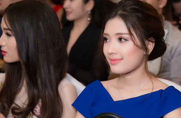 Sammy Dung, Hotgirl Sammy Dung, Bầu Hòa