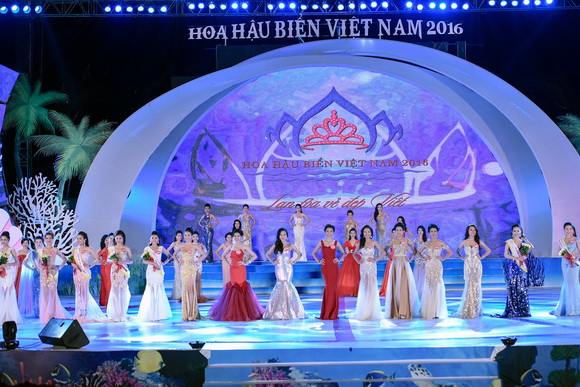 Dương Kim Ánh, Hoa hậu biển 2016, Người đẹp áo dài Dương Kim Ánh, Sao Việt