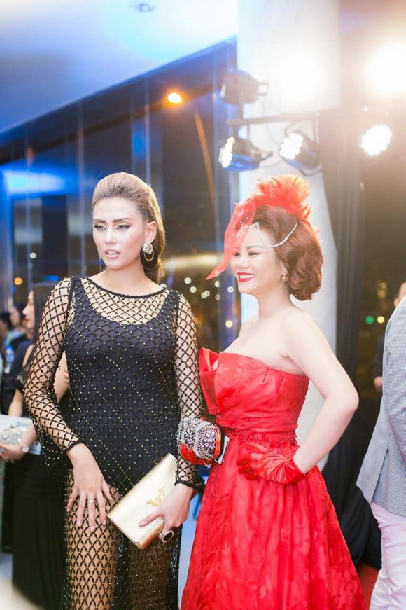 Vivian Văn, Hoa hâu Vivian Văn, Sao Việt