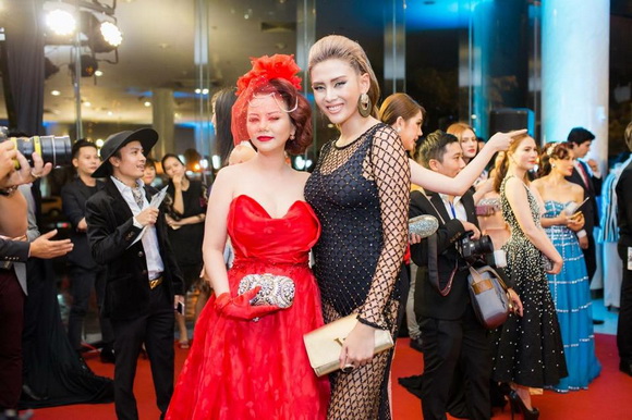 Vivian Văn, Hoa hâu Vivian Văn, Sao Việt