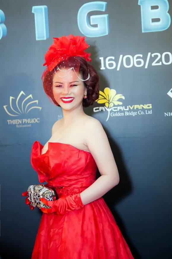 Vivian Văn, Hoa hâu Vivian Văn, Sao Việt