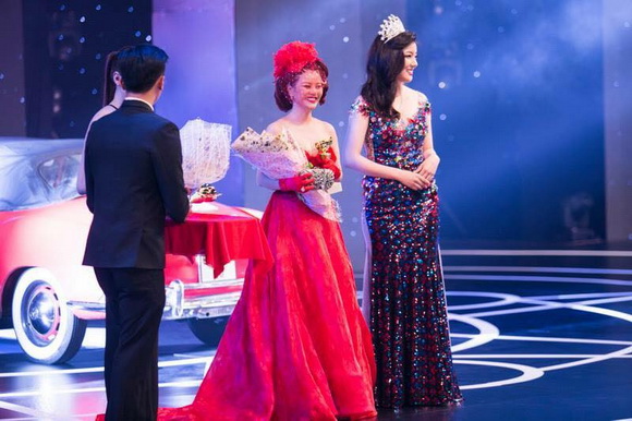 Vivian Văn, Hoa hâu Vivian Văn, Sao Việt