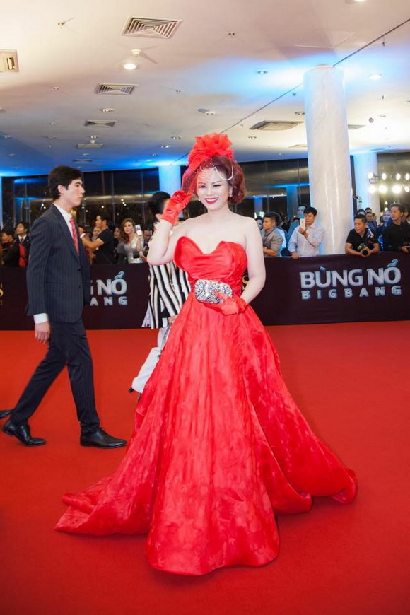 Vivian Văn, Hoa hâu Vivian Văn, Sao Việt