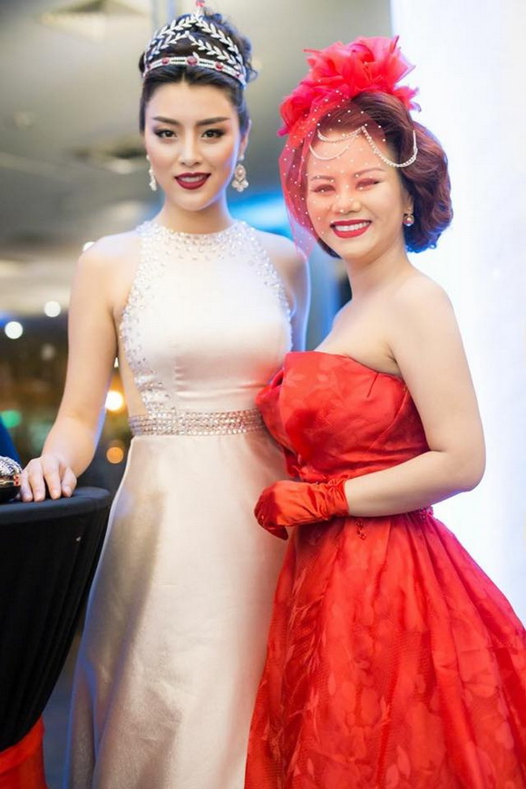 Vivian Văn, Hoa hâu Vivian Văn, Sao Việt