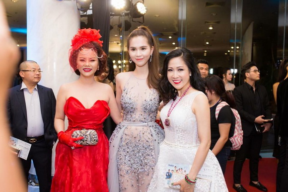 Vivian Văn, Hoa hâu Vivian Văn, Sao Việt