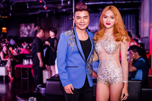 Tân Hy Khánh, Ca sĩ Tân Hy Khánh, Sao Việt