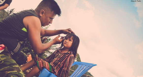 Kỳ thực tập trong mơ, Thực tập xuyên việt, Giày thể thao Hunter