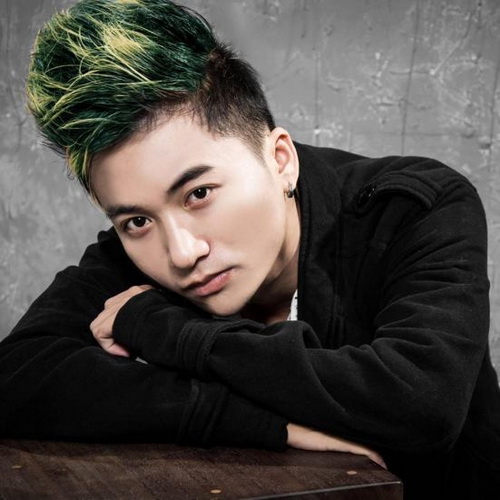 Khánh Tân, Hot boy Khánh Tân, Sao Việt