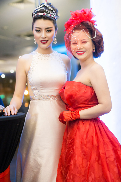 Mrs Vietnam Ao dai in USA, Hoa hậu Vivian Văn, Vivian Văn, Sao Việt