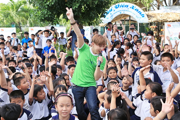 Nguyên Vũ, Nguyên Vũ làm từ thiện, Sao Việt, Sao việt làm từ thiện