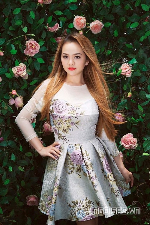 Hoa hậu Việt Nam áo dài tại Mỹ, Hoa hậu Vivian Văn, Vivian Văn, Sao Việt