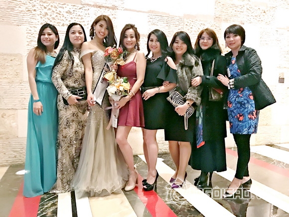 Hứa Tú Nghi, Hoa hậu áo dài tại Mỹ, Sao Việt