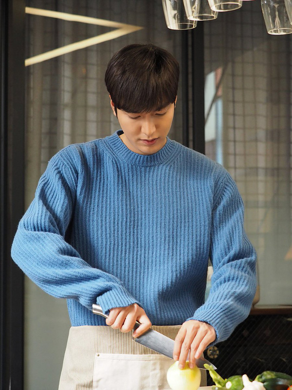 Lee Min Ho quyến rũ khi vào bếp trong 'Huyền thoại biển xanh' marry