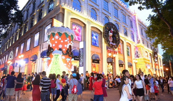 Giáng sinh cam, Đêm Giáng Sinh, Giày Noel khổng lồ