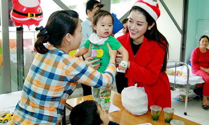 Giáng sinh cam, Đêm Giáng Sinh, Giày Noel khổng lồ