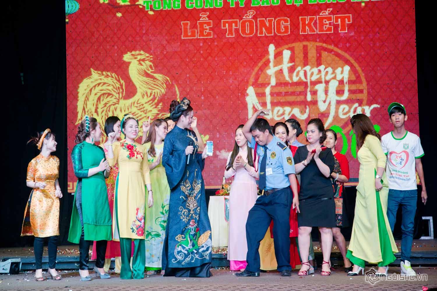 Hoa hậu Bùi Thị Hà, Tập đoàn bảo vệ Long Hoàng, Sao Việt