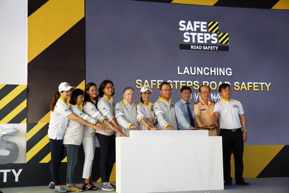Dương Tử Quỳnh, SAFE STEPS, SAFE STEPS - Các Bước An Toàn Đường Bộ