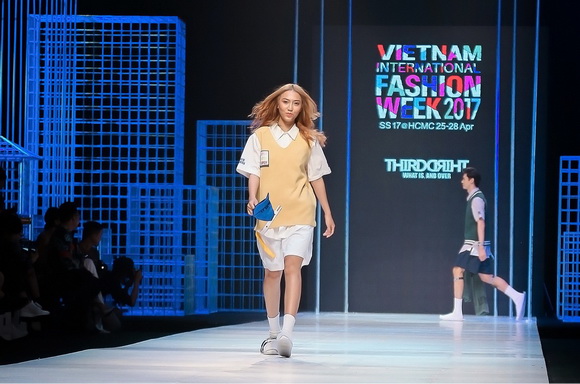 Sen Nhi Thu, Sen Nhi Thu catwalk, sao việt